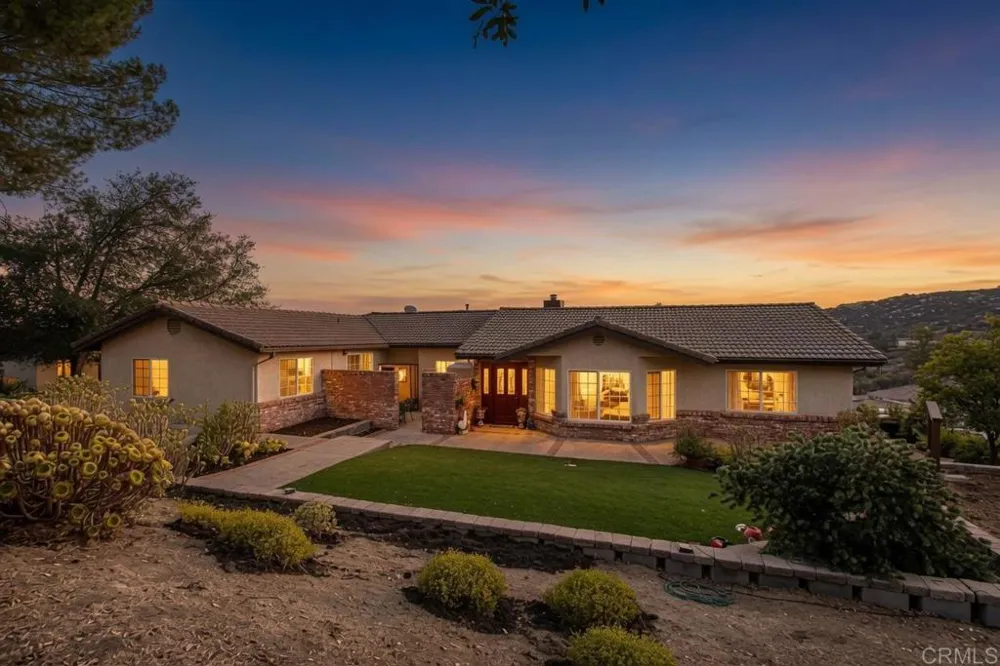 671 Philton Ramona, CA 92065