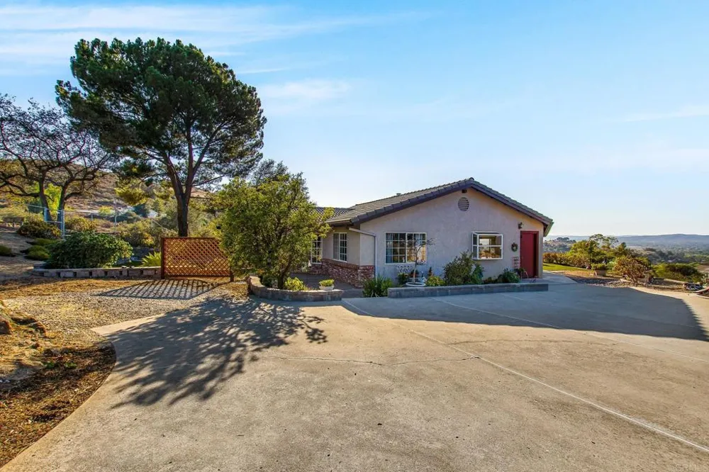 671 Philton Ramona, CA 92065