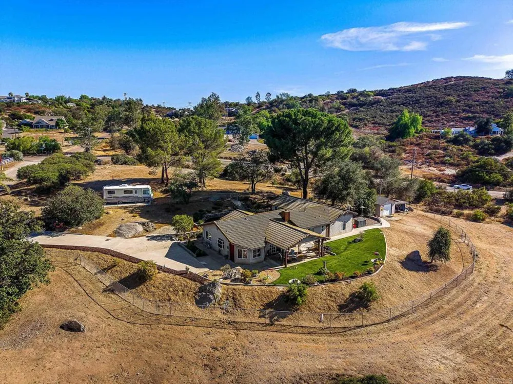 671 Philton Ramona, CA 92065