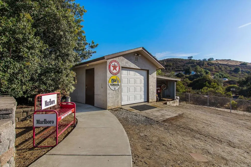 671 Philton Ramona, CA 92065