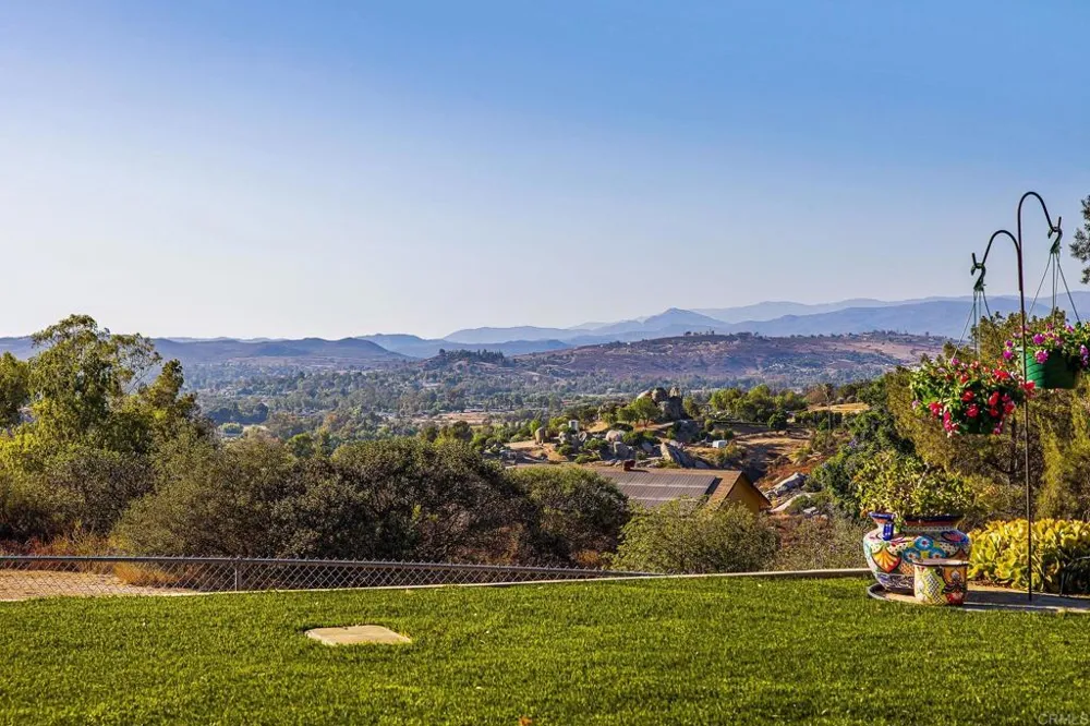 671 Philton Ramona, CA 92065
