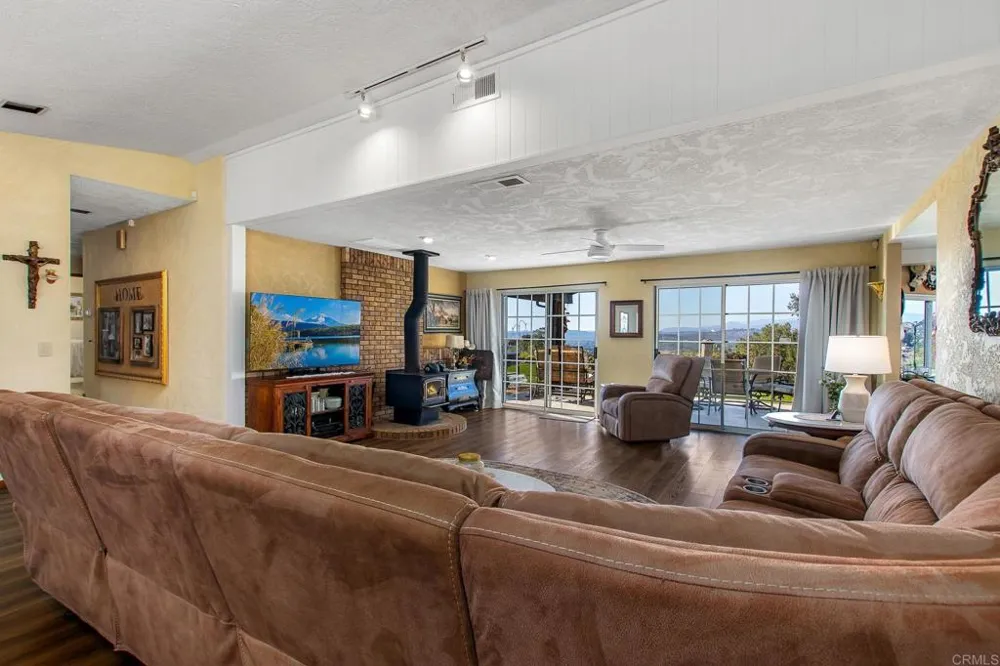 671 Philton Ramona, CA 92065