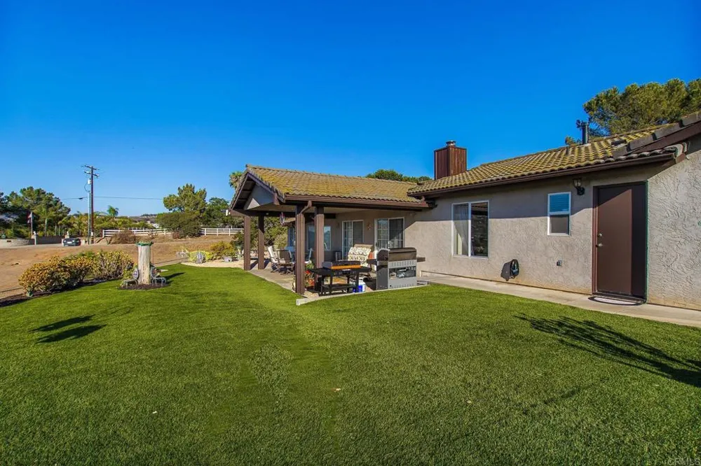 671 Philton Ramona, CA 92065