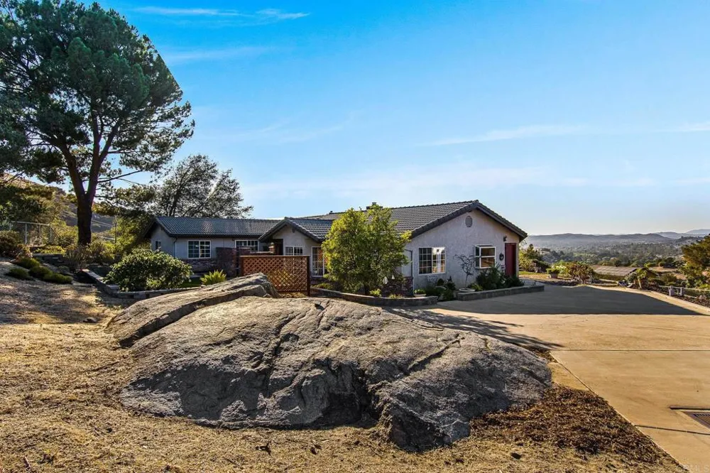 671 Philton Ramona, CA 92065