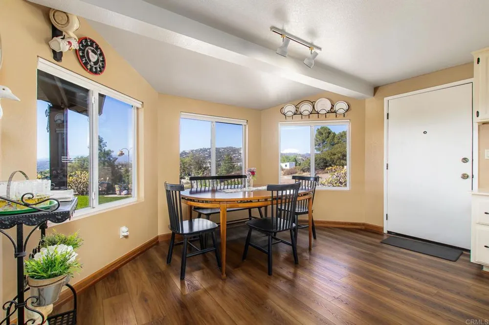 671 Philton Ramona, CA 92065