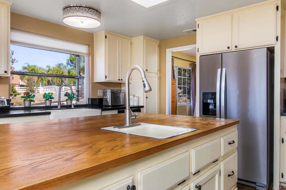 671 Philton Ramona, CA 92065