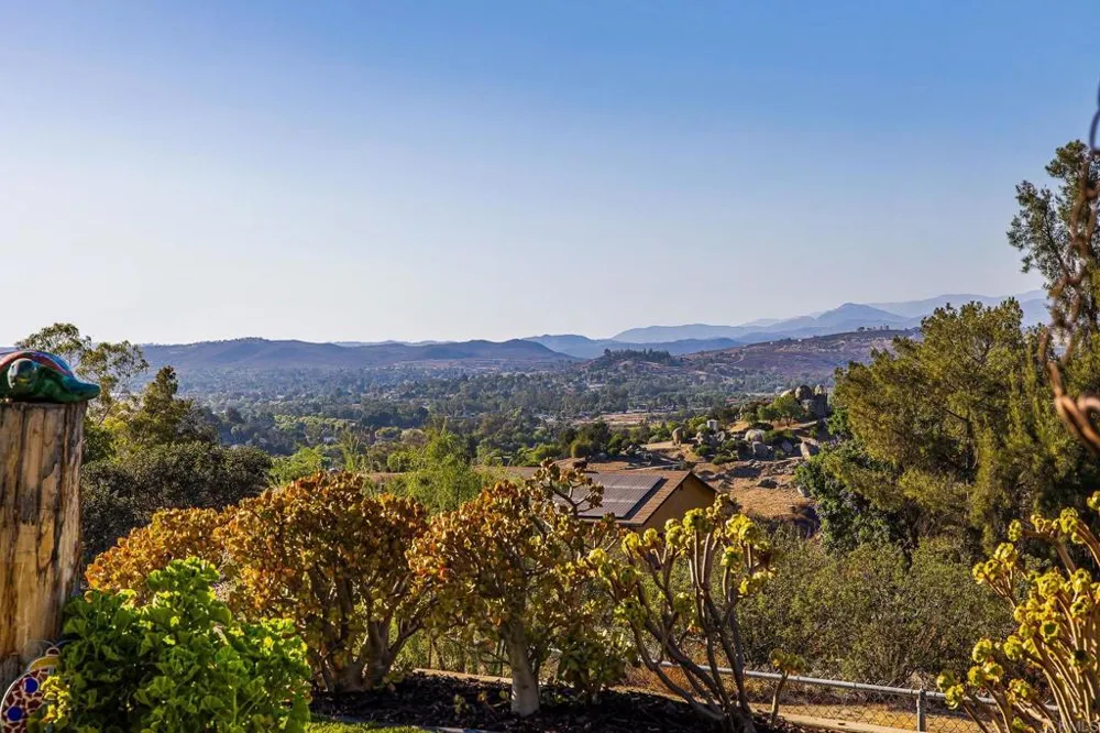671 Philton Ramona, CA 92065
