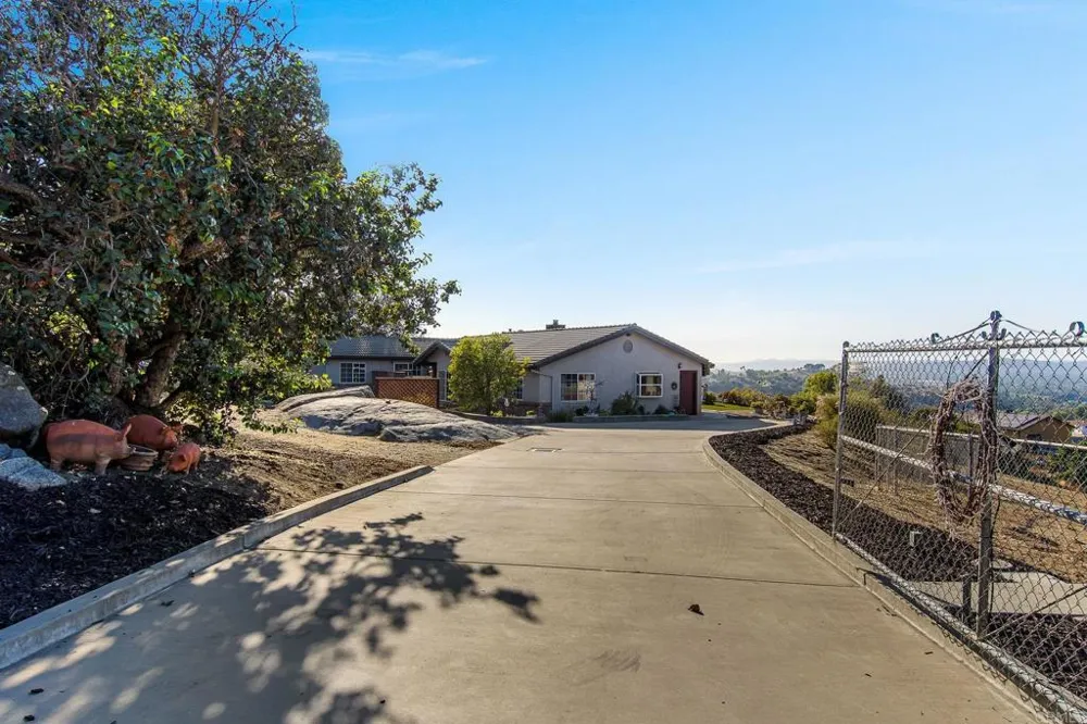 671 Philton Ramona, CA 92065