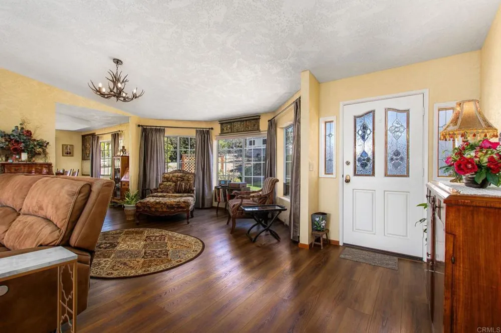 671 Philton Ramona, CA 92065