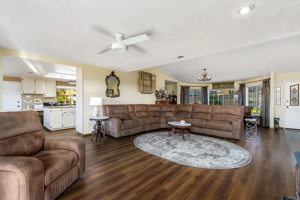 671 Philton Ramona, CA 92065