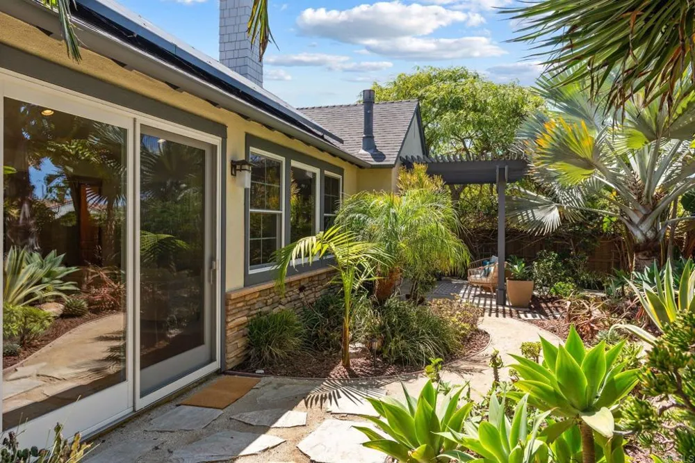1904 Sheridan Road Encinitas, CA 92024