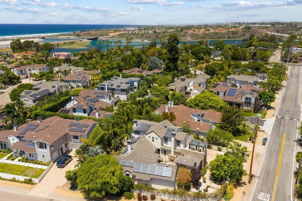 1904 Sheridan Road Encinitas, CA 92024