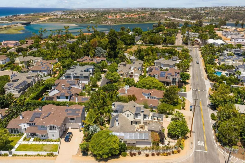 1904 Sheridan Road Encinitas, CA 92024