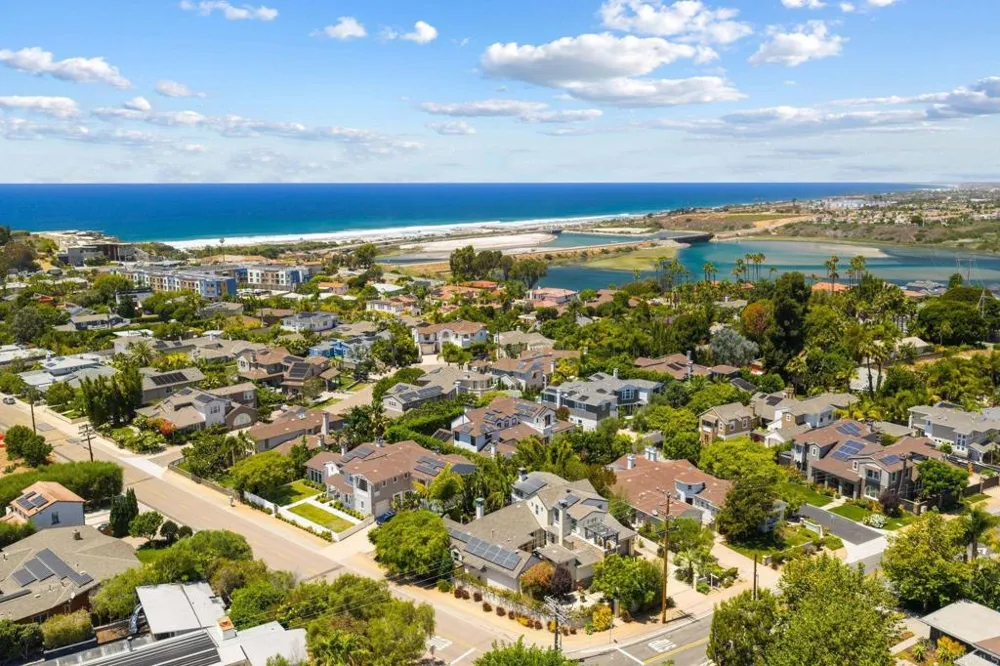 1904 Sheridan Road Encinitas, CA 92024