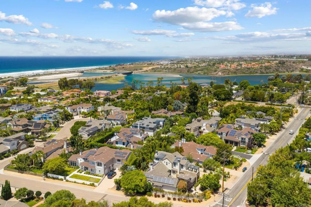 1904 Sheridan Road Encinitas, CA 92024