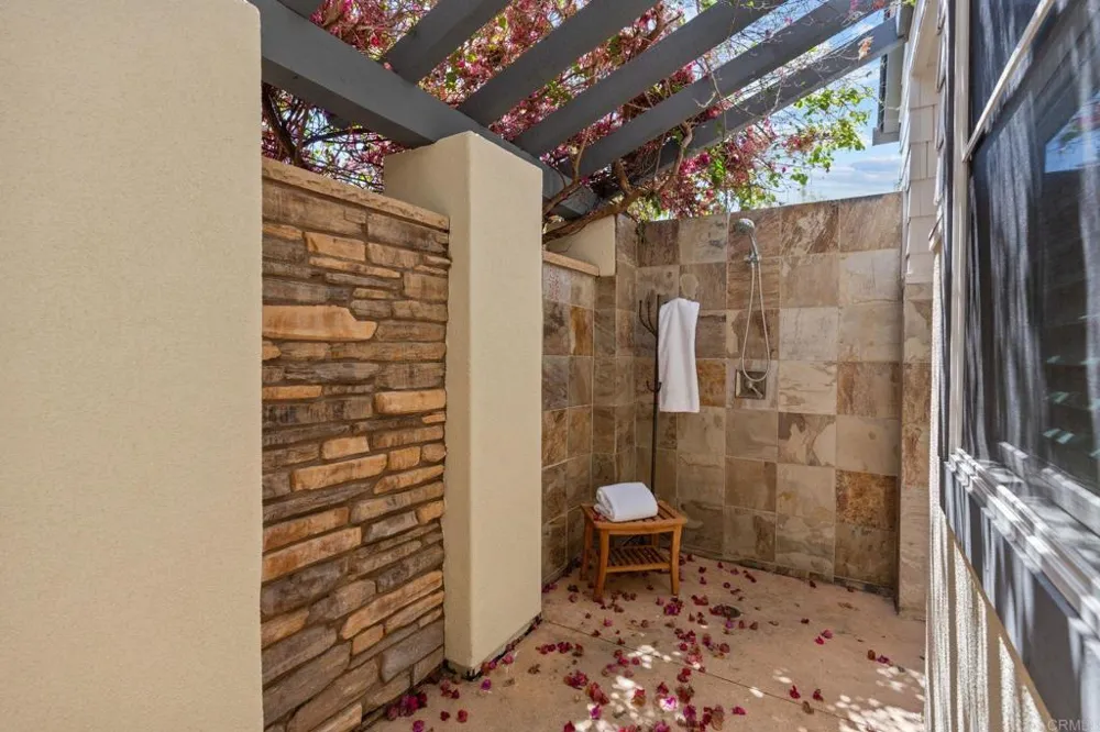 1904 Sheridan Road Encinitas, CA 92024