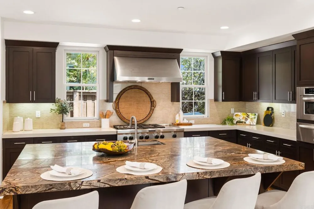 1904 Sheridan Road Encinitas, CA 92024
