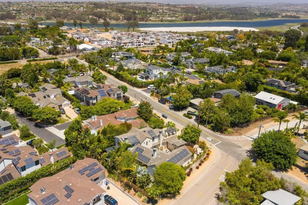 1904 Sheridan Road Encinitas, CA 92024