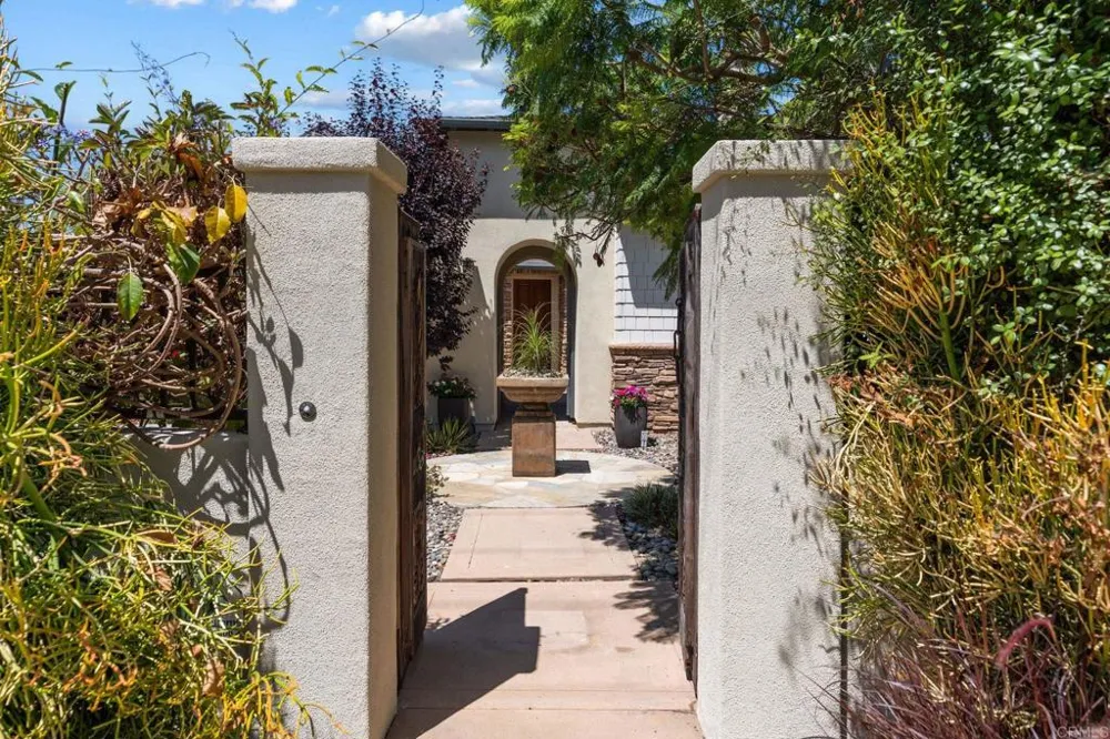 1904 Sheridan Road Encinitas, CA 92024