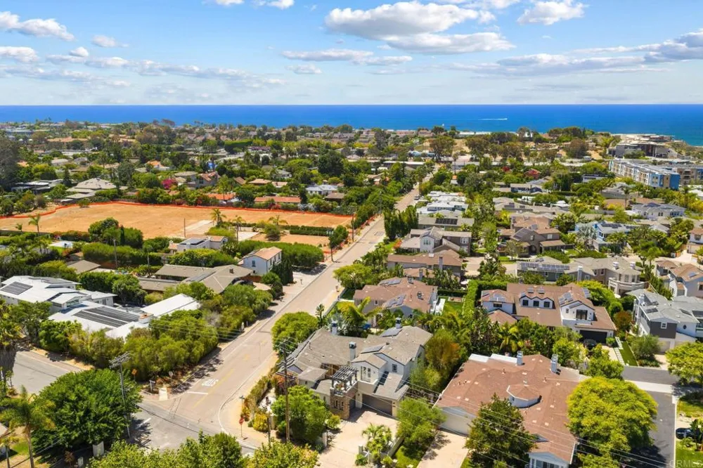 1904 Sheridan Road Encinitas, CA 92024