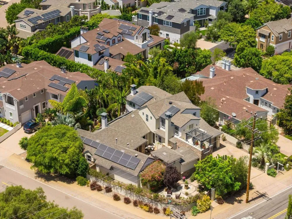 1904 Sheridan Road Encinitas, CA 92024