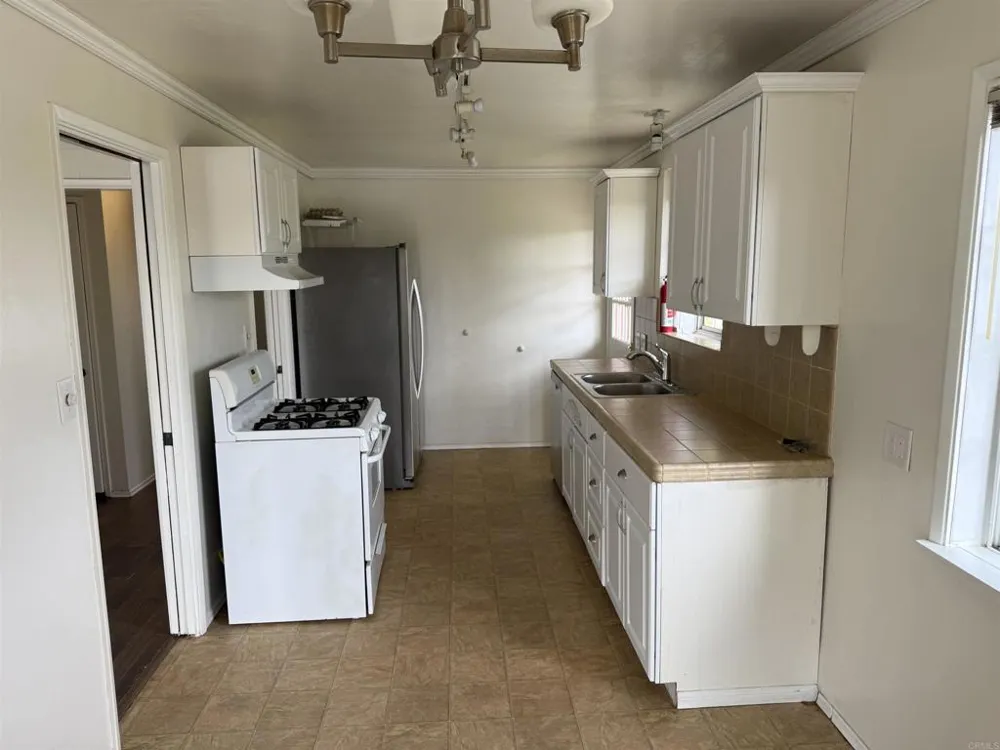 534 Ocean View Avenue Encinitas, CA 92024