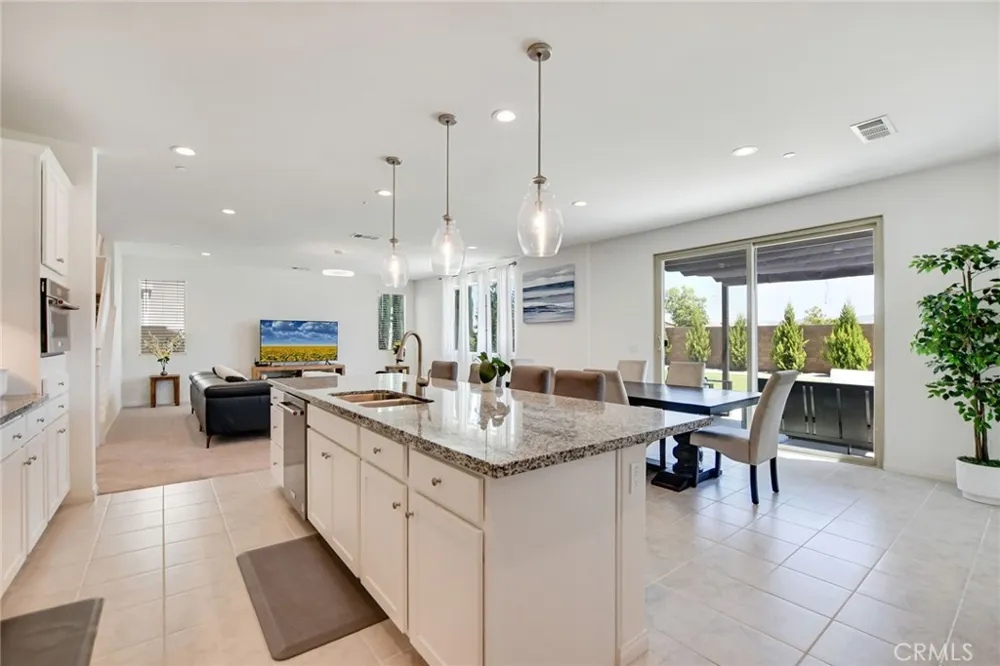 12789 Mendocino Ridge Riverside, CA 92503