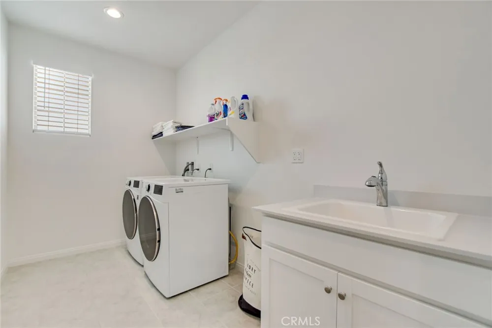 12789 Mendocino Ridge Riverside, CA 92503