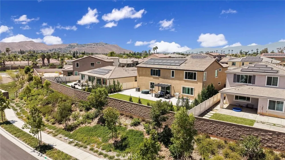 12789 Mendocino Ridge Riverside, CA 92503