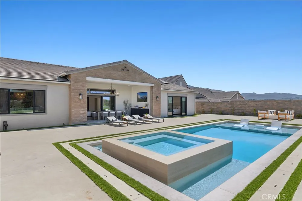 18411 Boulder Bluff Silverado, CA 92676