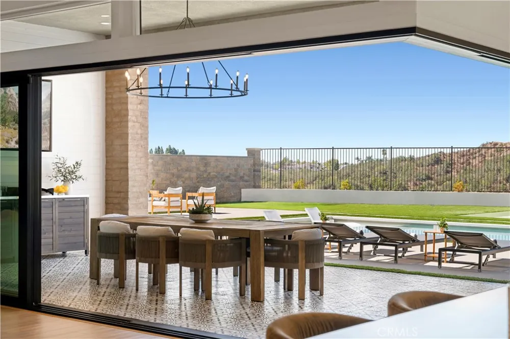 18411 Boulder Bluff Silverado, CA 92676