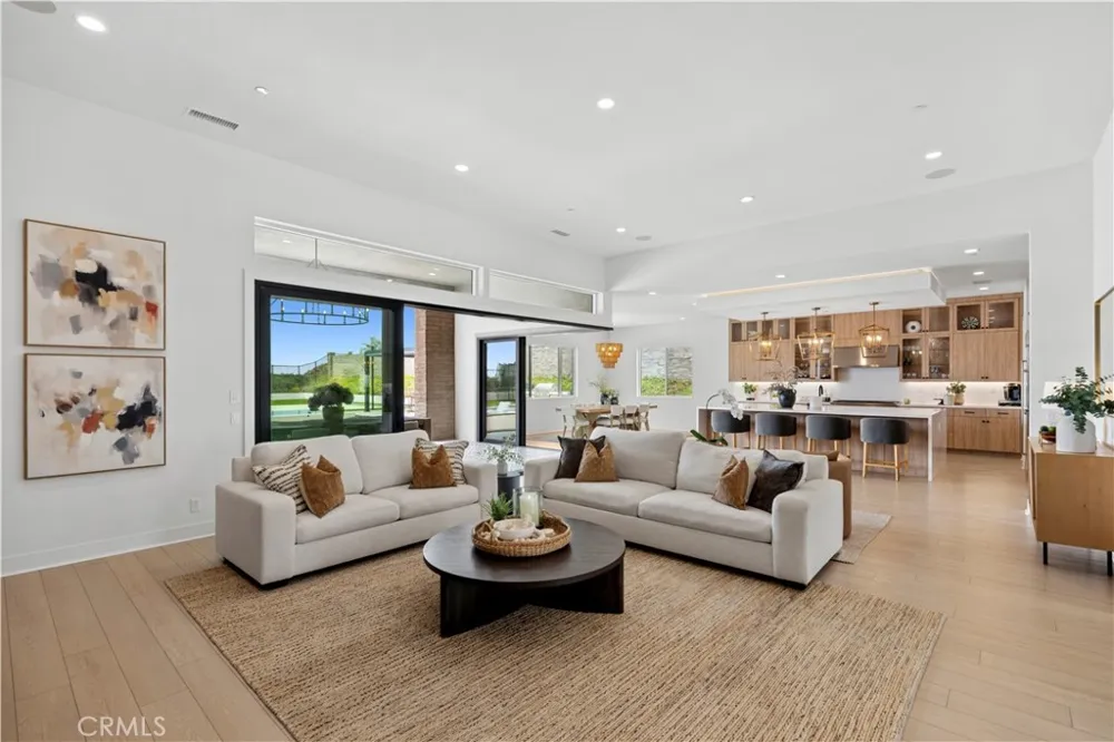 18411 Boulder Bluff Silverado, CA 92676