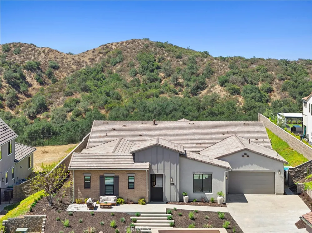18411 Boulder Bluff Silverado, CA 92676