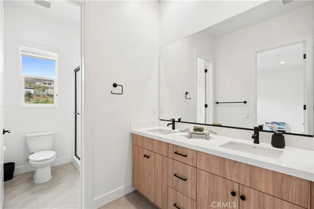 18411 Boulder Bluff Silverado, CA 92676