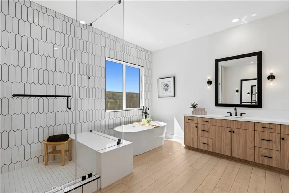 18411 Boulder Bluff Silverado, CA 92676