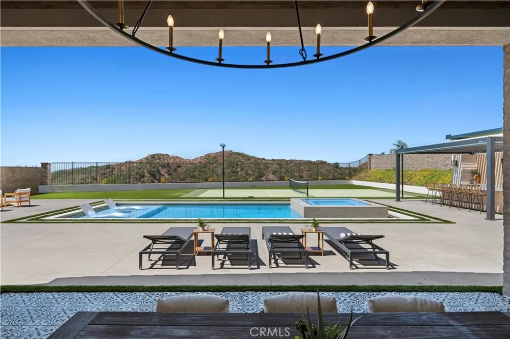 18411 Boulder Bluff Silverado, CA 92676