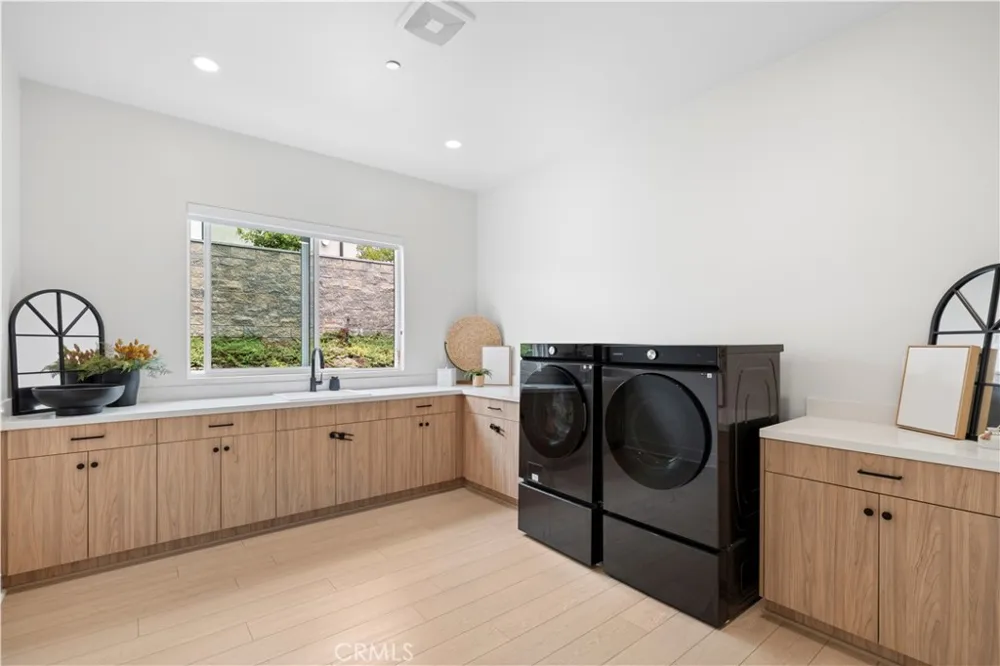 18411 Boulder Bluff Silverado, CA 92676