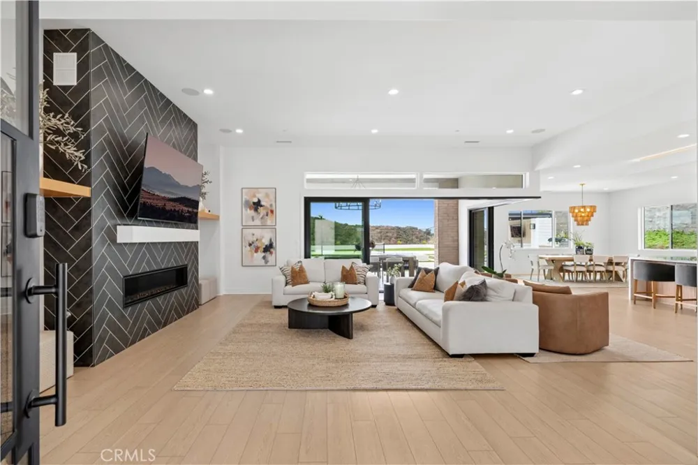 18411 Boulder Bluff Silverado, CA 92676