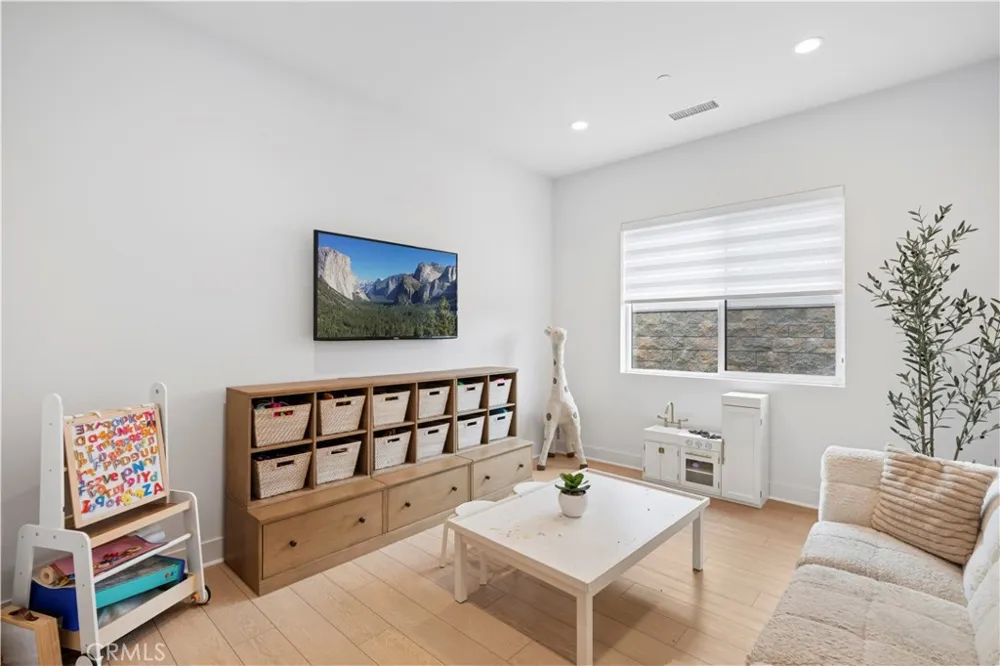 18411 Boulder Bluff Silverado, CA 92676