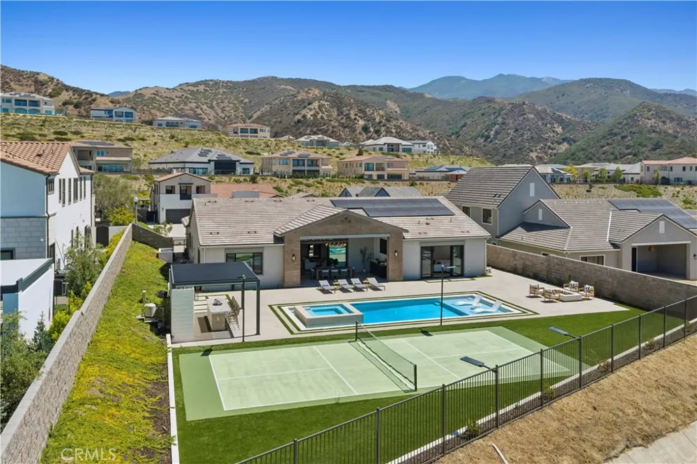 18411 Boulder Bluff Silverado, CA 92676