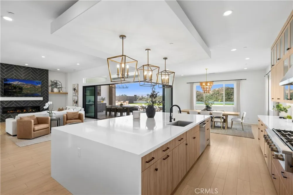 18411 Boulder Bluff Silverado, CA 92676