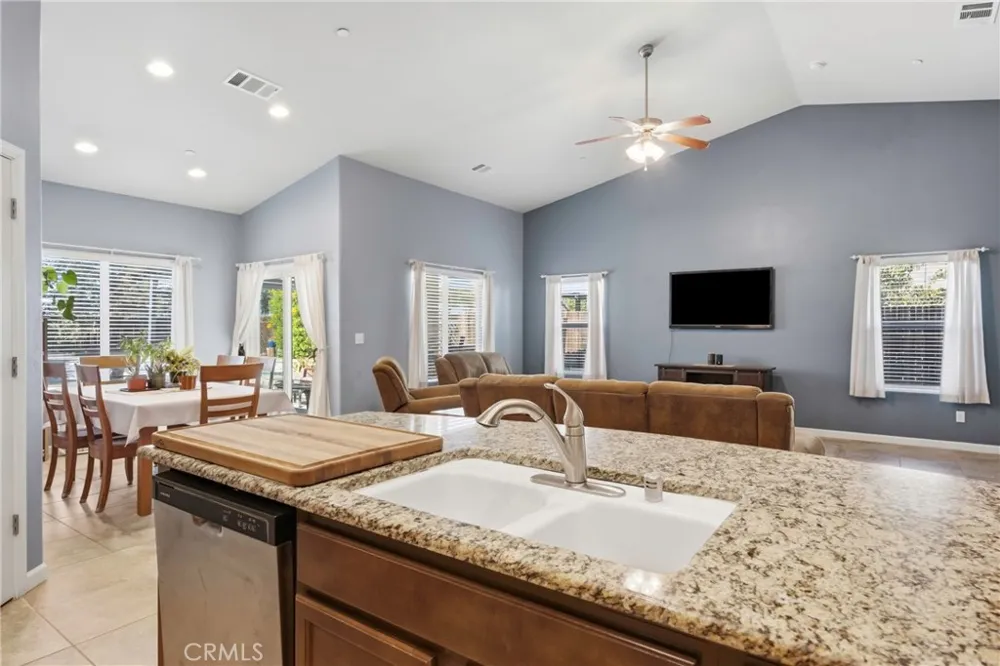 10112 Cranberry Isle Bakersfield, CA 93314
