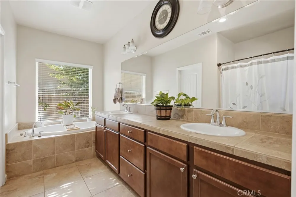 10112 Cranberry Isle Bakersfield, CA 93314