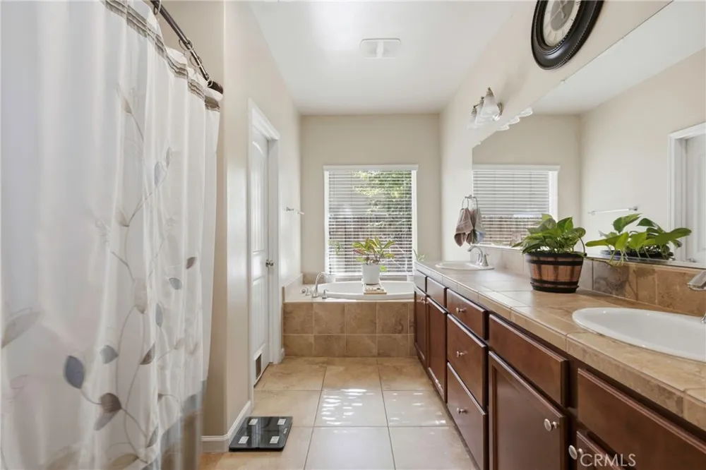 10112 Cranberry Isle Bakersfield, CA 93314