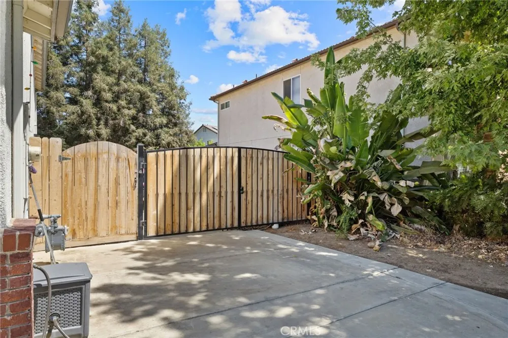 3320 W Glendale Visalia, CA 93291
