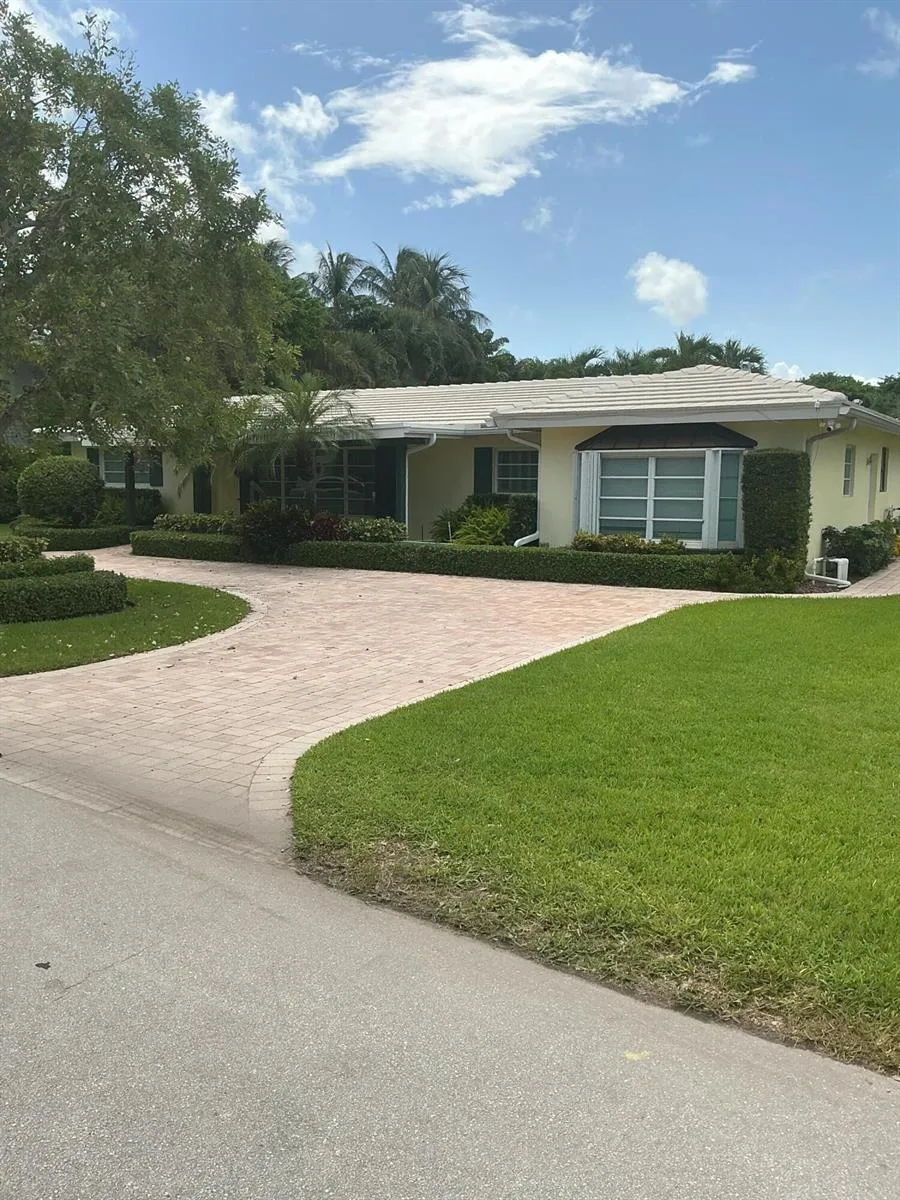 210 PALM TRAIL Delray Beach, FL 33483