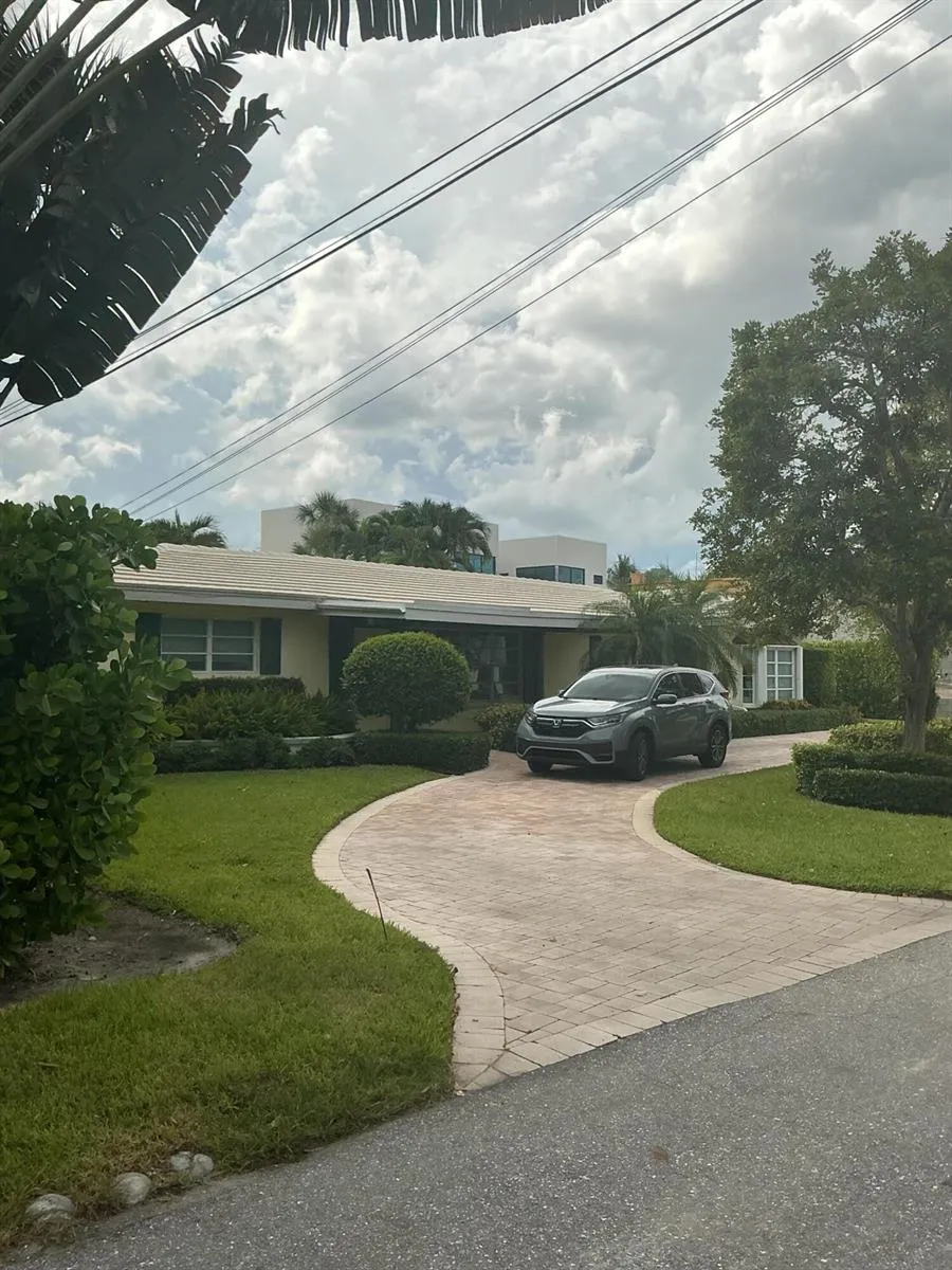 210 PALM TRAIL Delray Beach, FL 33483