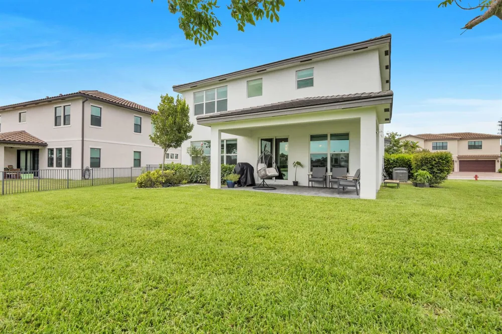 1304 Whitcombe Drive Royal Palm Beach, FL 33411