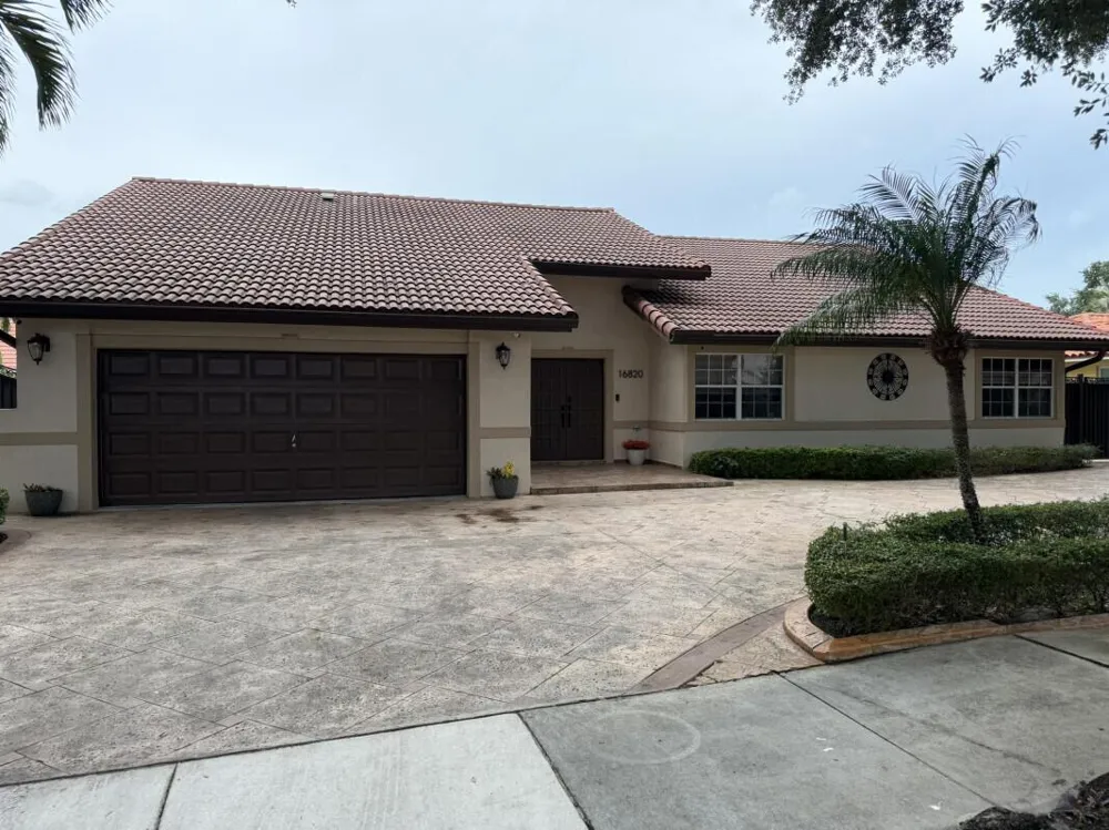 16820 NW 80th Court Hialeah, FL 33016