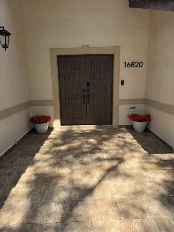 16820 NW 80th Court Hialeah, FL 33016
